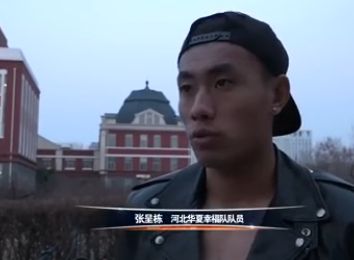 小心女人的背后